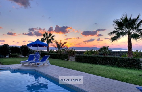 Argaka Villa | Mediterranean Sea on your doorstep! Beachfront 4 bedroom villa