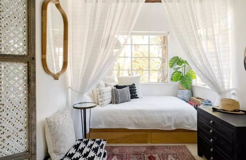 The Movie Colony Villa | Mediterranean Villa - Steps from DT Palm Springs!