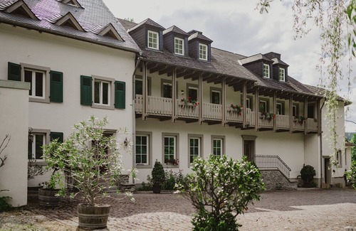 Bescheid Apartment | Mehlstube, mill estate with private natural bathing lake