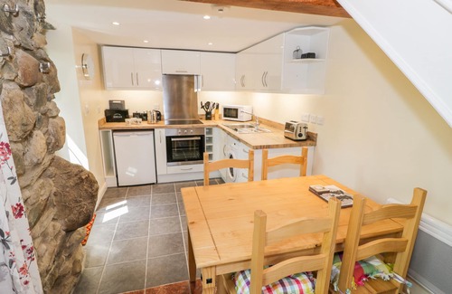 Garndolbenmaen Cottage | Melin Bach