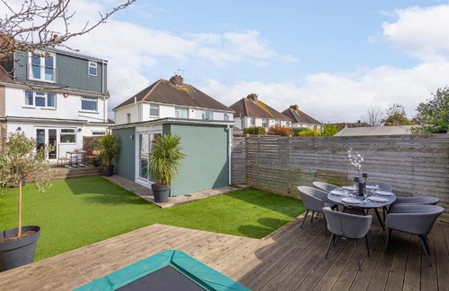 Portslade House | Melrose- Beautiful 4 Bedroom Home With Parking