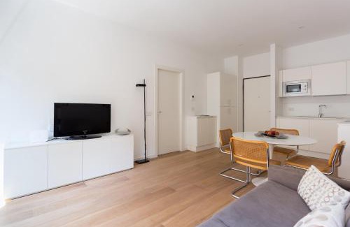 Cerchia dei navigli Apartment | Meravigli 16 - Apt B - Duomo City Center Elegant Apartment
