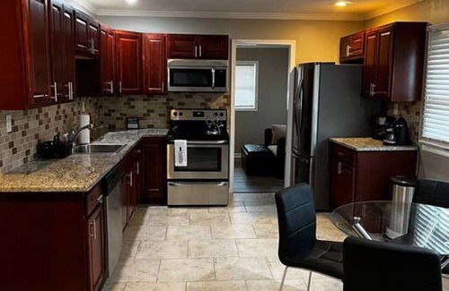 Newark Apartment | Mercer Drive · Modern 3-bedroom ranch house.