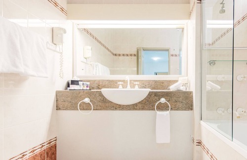 Adamstown Heights Hotel | Mercure Charlestown