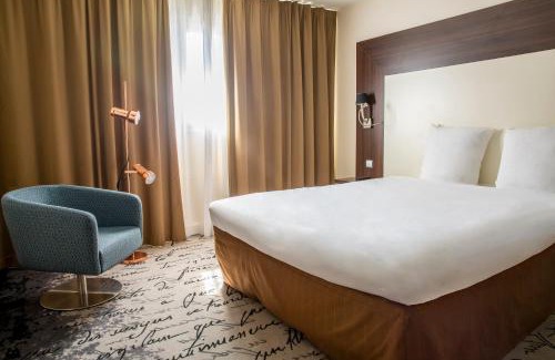 Montrouge Hotel | Mercure Paris Porte d'Orleans