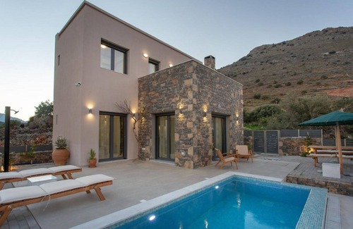 Kounelion Villa | Mesmerising villa in Plaka Elounda with pool
