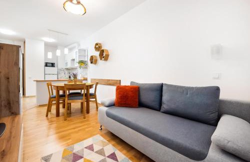 Bemowo Apartment | Metro Bemowo Colourful Apartment by BookingHost