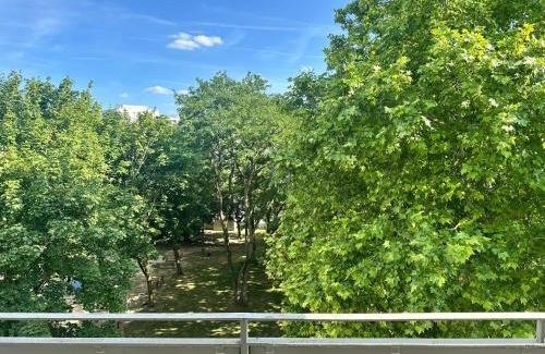 Bas du Mont-Mesly House | Metro Lakeside