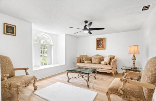 Interchange Square House | Mi Casa in Palm Bay