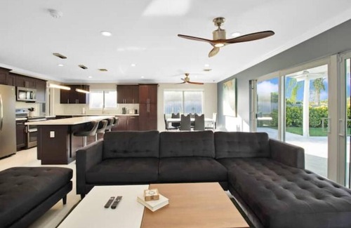 Ludlam House | MIA Golf course home large saltwater pool/spa&yard