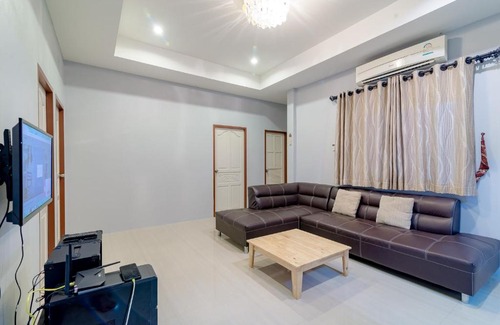 Hua Hin Villa | Miami Hua-Hin Private Pool Villa from beach 8km
