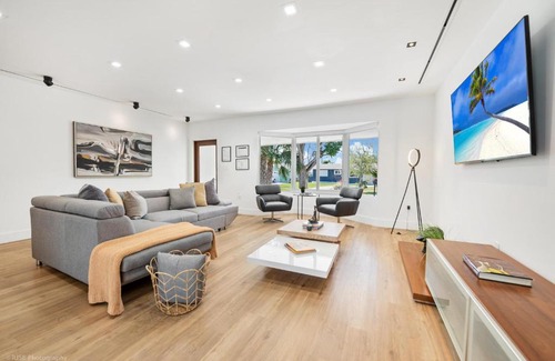 Cutler Bay House | Miami Paradise - Heated Pool, Playground, Foosball Table