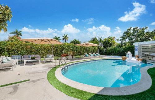 Cutler Bay House | Miami Paradise - Minigolf, BBQ, Pool Table, Playground, Heated Pool
