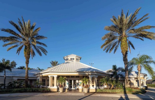 Windsor Palms House | Mickey's Hide Away Screened-in Pool
