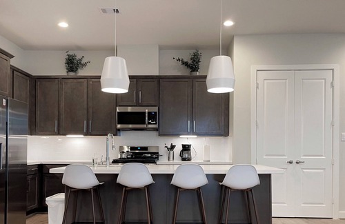 The Fountains House | Mid-Cent-Modern 3-Bed Home Garage WiFi Sugar Land, TX