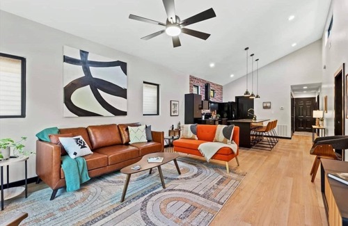 Northside District House | Mid-Century 3 BR In Heart of Downtown Lex