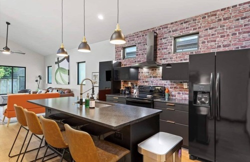 Northside District House | Mid-Century 3 BR In Heart of Downtown Lex