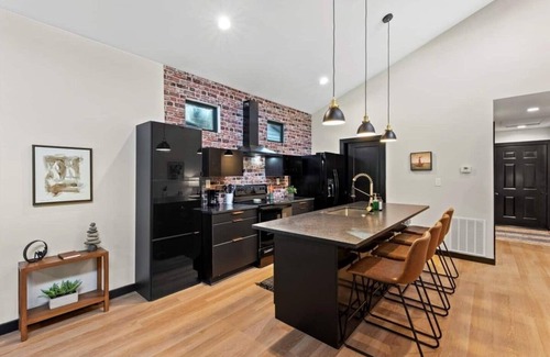 Northside District House | Mid-Century 3 BR In Heart of Downtown Lex