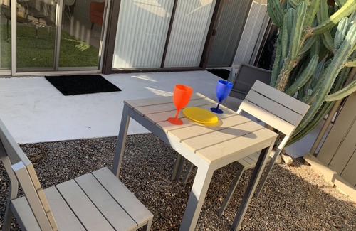 Twin Palms Condo | Mid-century bungalow at Ocotillo Lodge, Palm Springs, California