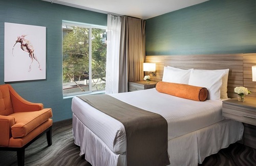 Little Italy Hotel | Mid-Century Modern Suite Near Balboa Park – Perfect Couple’s Retreat