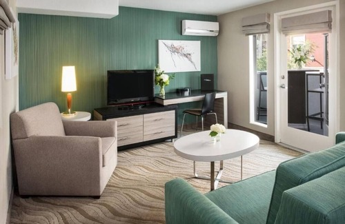 Little Italy Hotel | Mid-Century Modern Suite Near Balboa Park – Perfect Couple’s Retreat