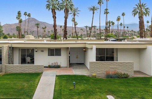 Desert Horizons Condo | Mid-Century Modern upgraded 2BR/2BA Indian Wells condo w/stunning mountain view