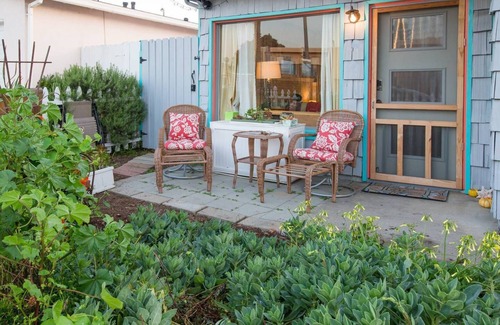 Pierpont Bay Cottage | Mid-century Modest Cottage at Pierpont Beach