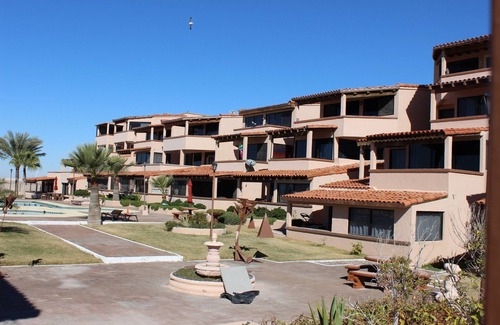 Centro Apartment | Mid-century Ocean View Apartment