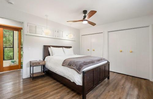 Atascadero House | Mid-Mod Hilltop Retreat Views & Local Wildlife