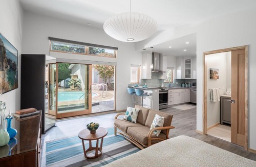 Bixby Knolls Apartment | Mid-Mod Retro Private Studio & Pool