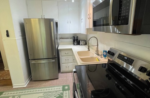 El Prado Apartment | Middle nest - Stylish 1BR – Walk to UNM & Hospitals – w/Parking !
