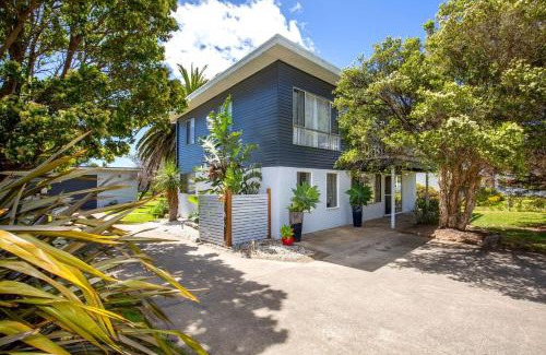 Culburra Beach House | Middle Sea Pet Friendly 5 Mins Walk to Beach