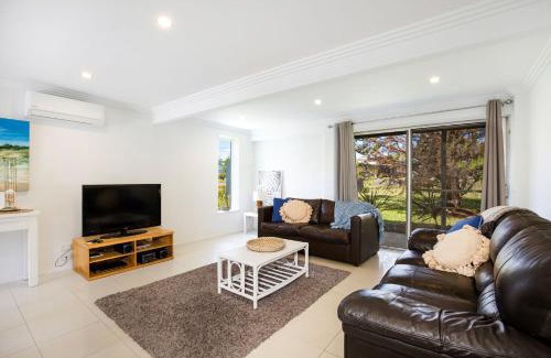 Culburra Beach House | Middle Sea Pet Friendly 5 Mins Walk to Beach