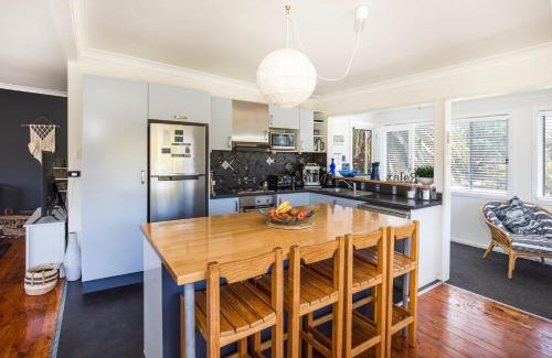Culburra Beach House | Middle Sea Pet Friendly 5 Mins Walk to Beach