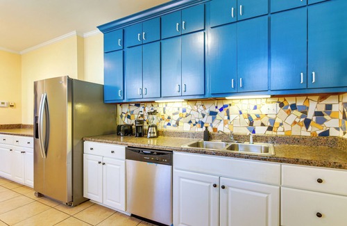 Crosstown House | Midtown Duplex 1 Mi to Memphis Zoo & Overton Park!