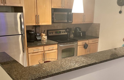 Westside Condo | midtown modern 2b/2b condo w/ patio minutes from Atlantic Station/Mercedes Benz