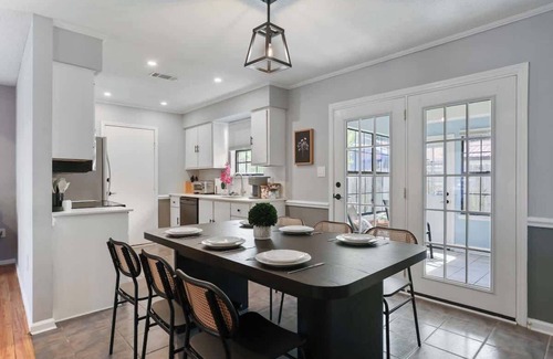 Savannah House | Midtown Savannah Gem Quiet and Close to Everything