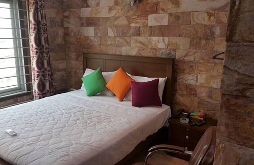 Bahria Town Hotel | Midway Inn Hotel