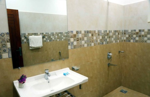 Bahria Town Hotel | Midway Inn Hotel