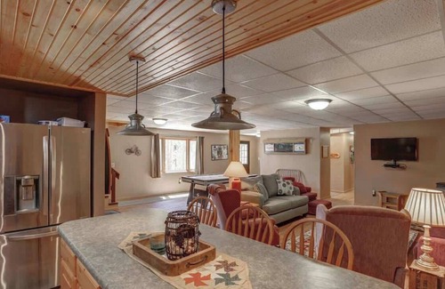 Deadwood Cabin | Midway Meadows
