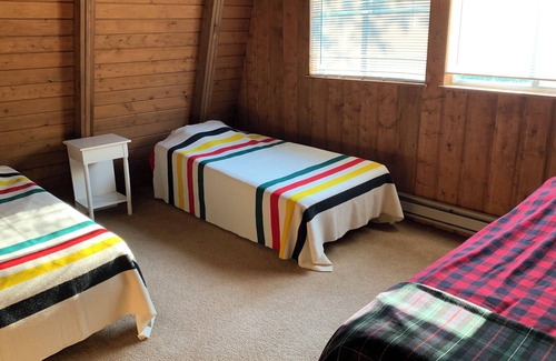 Midway Cabin | Midway Treehouse Cabin