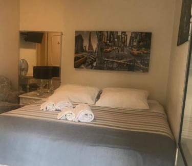 Santo Antonio dos Olivais House | Miguel Torga Room