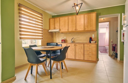 Fiolitis House | Mika's Valley View House