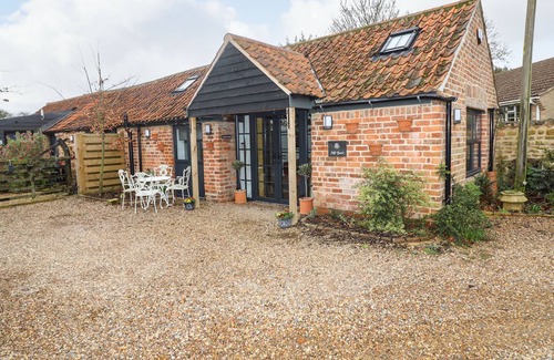 Barrowby Apartment | MILL BARN, character holiday cottage, with a garden in Barrowby