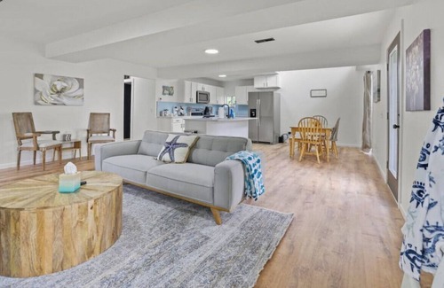 Millersport House | Millersport: Luxury on Lakeside
