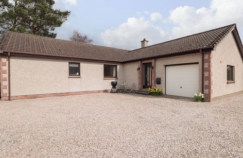 Boat of Garten House | MILLVIEW, luxury holiday cottage, with open fire in Boat Of Garten