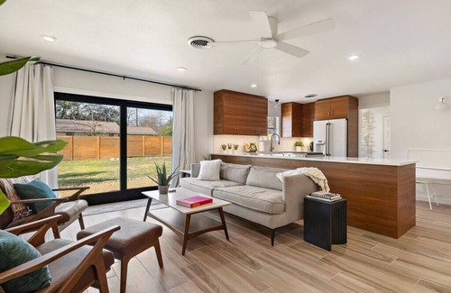 Georgetown House | Mimosa Retreat: A Modern Getaway