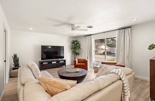 Georgetown House | Mimosa Retreat: A Modern Getaway