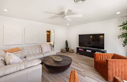 Georgetown House | Mimosa Retreat: A Modern Getaway