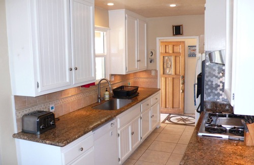 Fullerton House | Min 30 day Private Heated Pool, Safe Clean Family Home